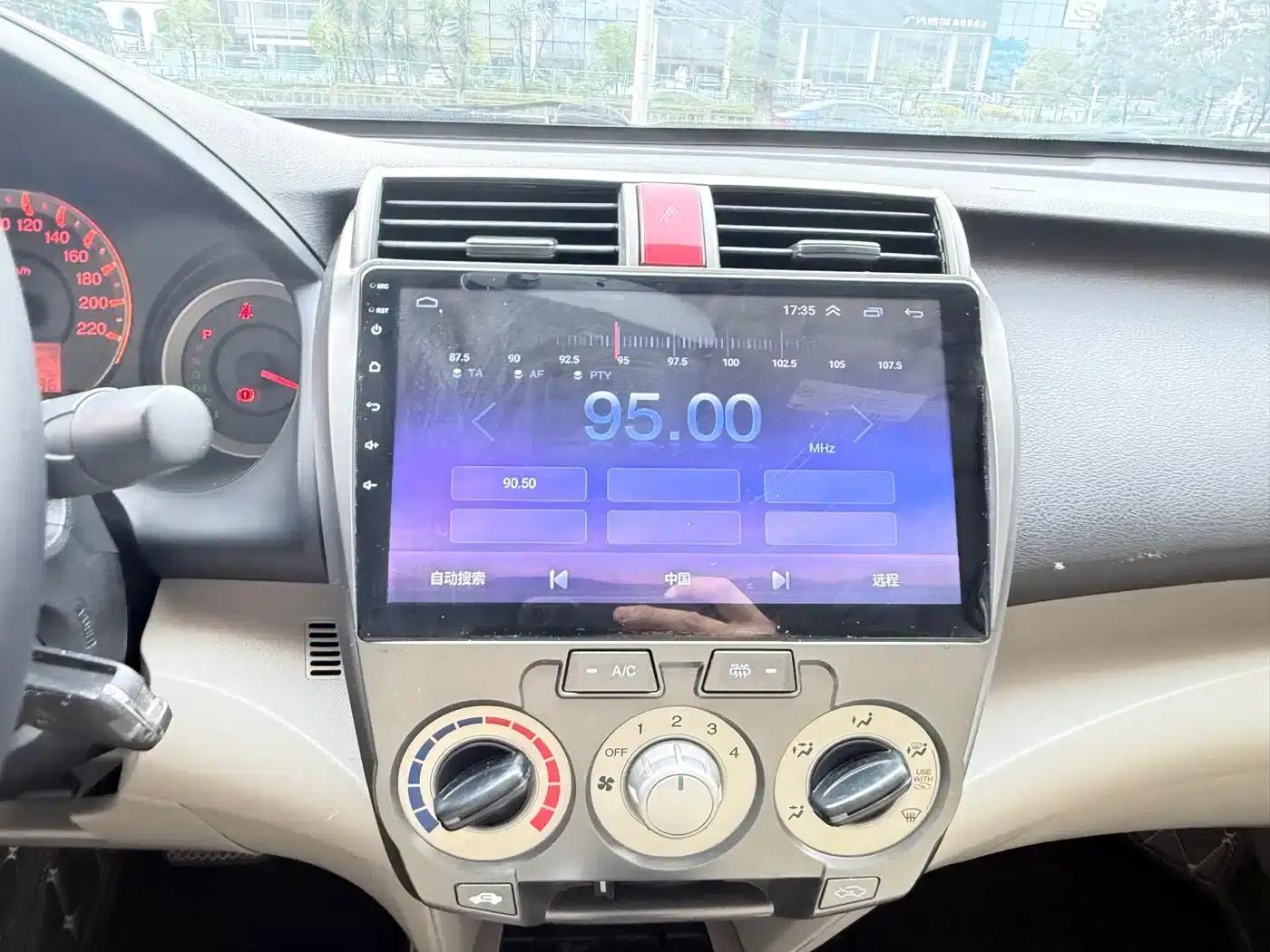 Honda City Classic 2012 1.5L Automatic Elite Edition — миниатюра 9
