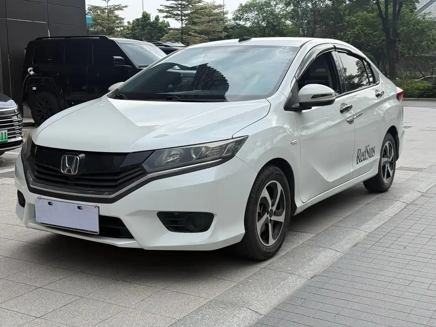 2016 Honda Greiz 1.5L CVT Classic Edition — миниатюра 1
