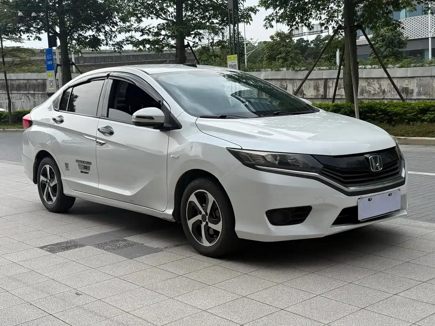 2016 Honda Greiz 1.5L CVT Classic Edition — миниатюра 3