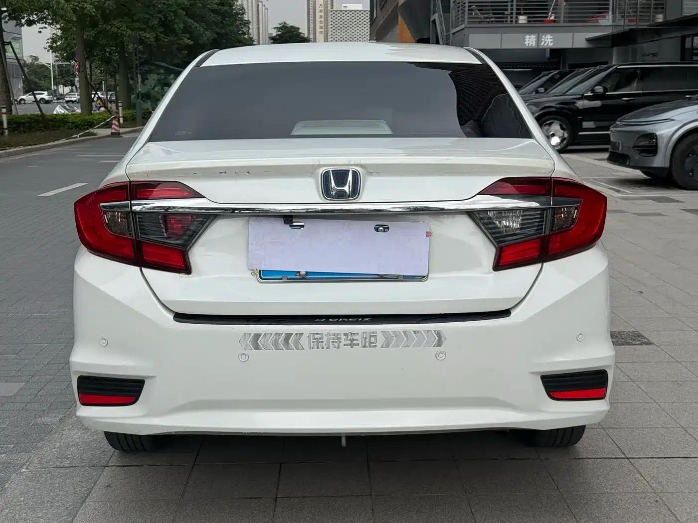 2016 Honda Greiz 1.5L CVT Classic Edition — миниатюра 4