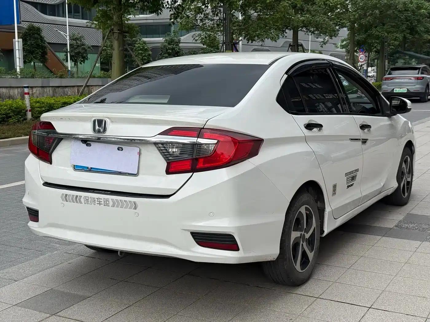 2016 Honda Greiz 1.5L CVT Classic Edition — миниатюра 5