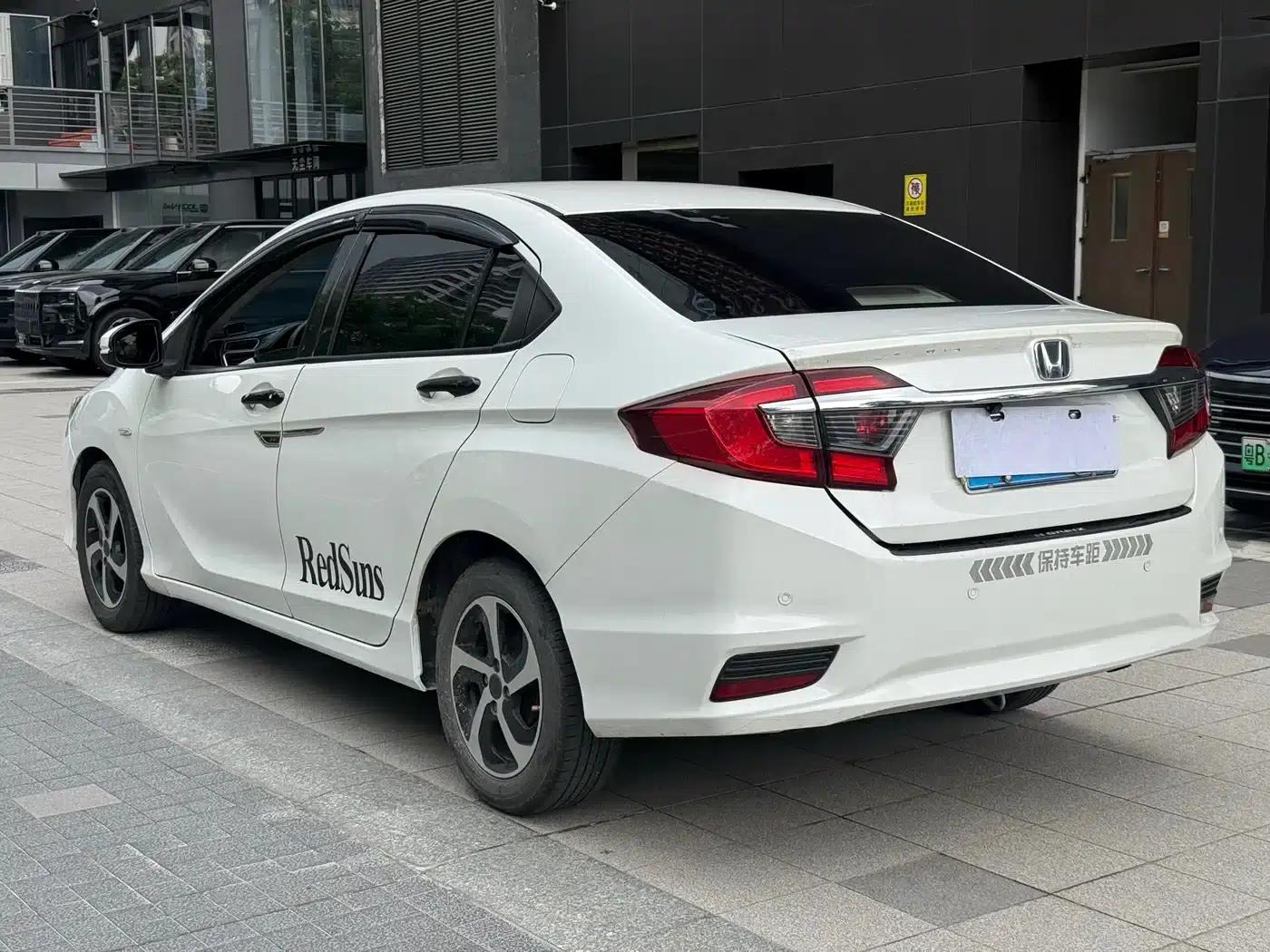 2016 Honda Greiz 1.5L CVT Classic Edition — миниатюра 6
