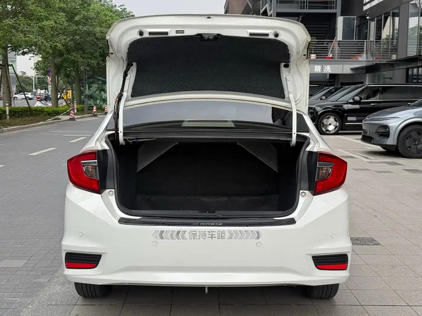 2016 Honda Greiz 1.5L CVT Classic Edition — миниатюра 7