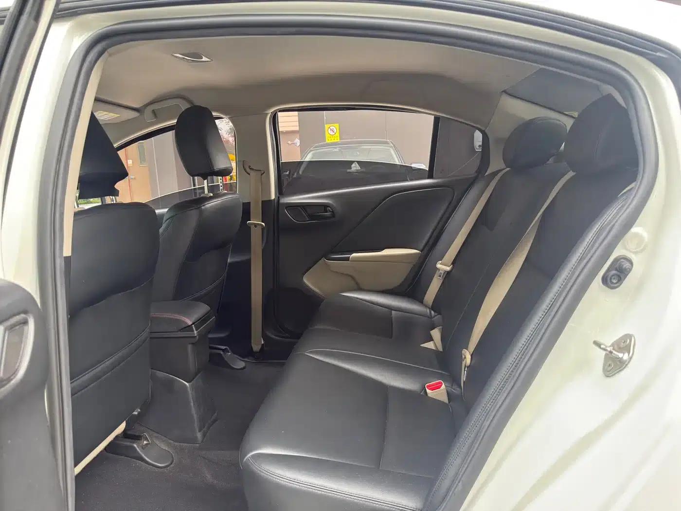2016 Honda Greiz 1.5L CVT Classic Edition — миниатюра 8