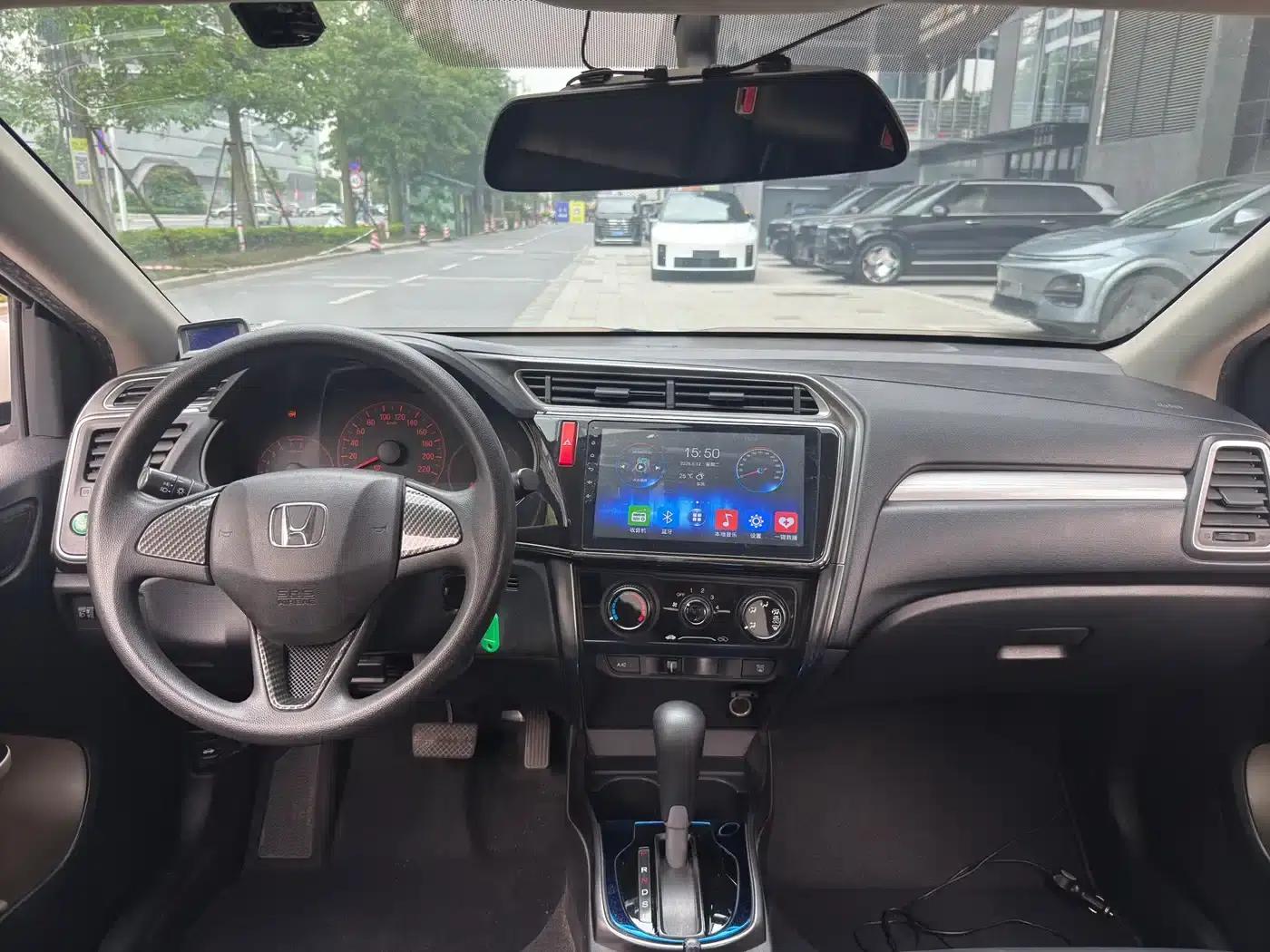 2016 Honda Greiz 1.5L CVT Classic Edition — миниатюра 10