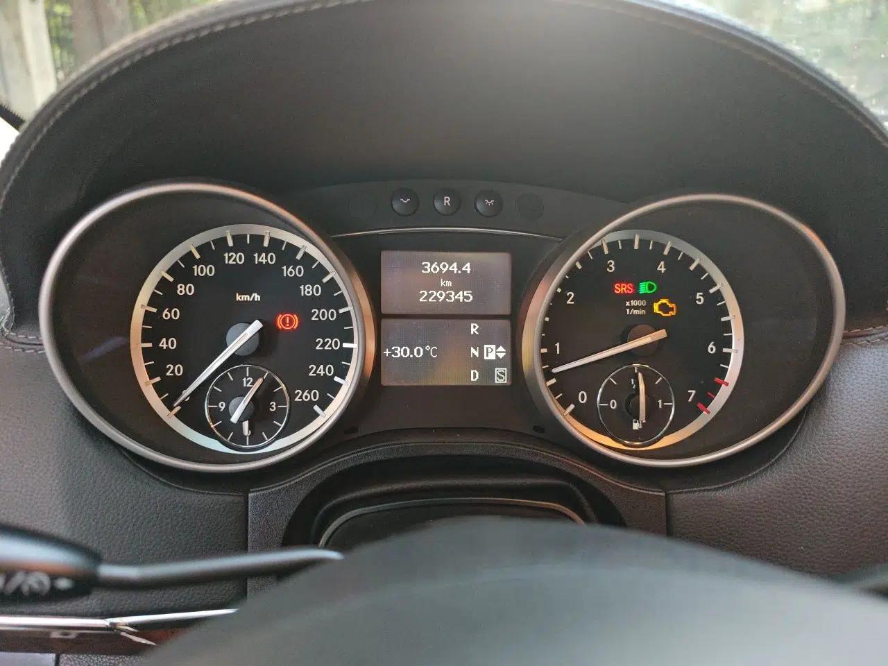 Mercedes-Benz GL-Class 2011 GL 450 4MATIC Prestige Edition — миниатюра 12