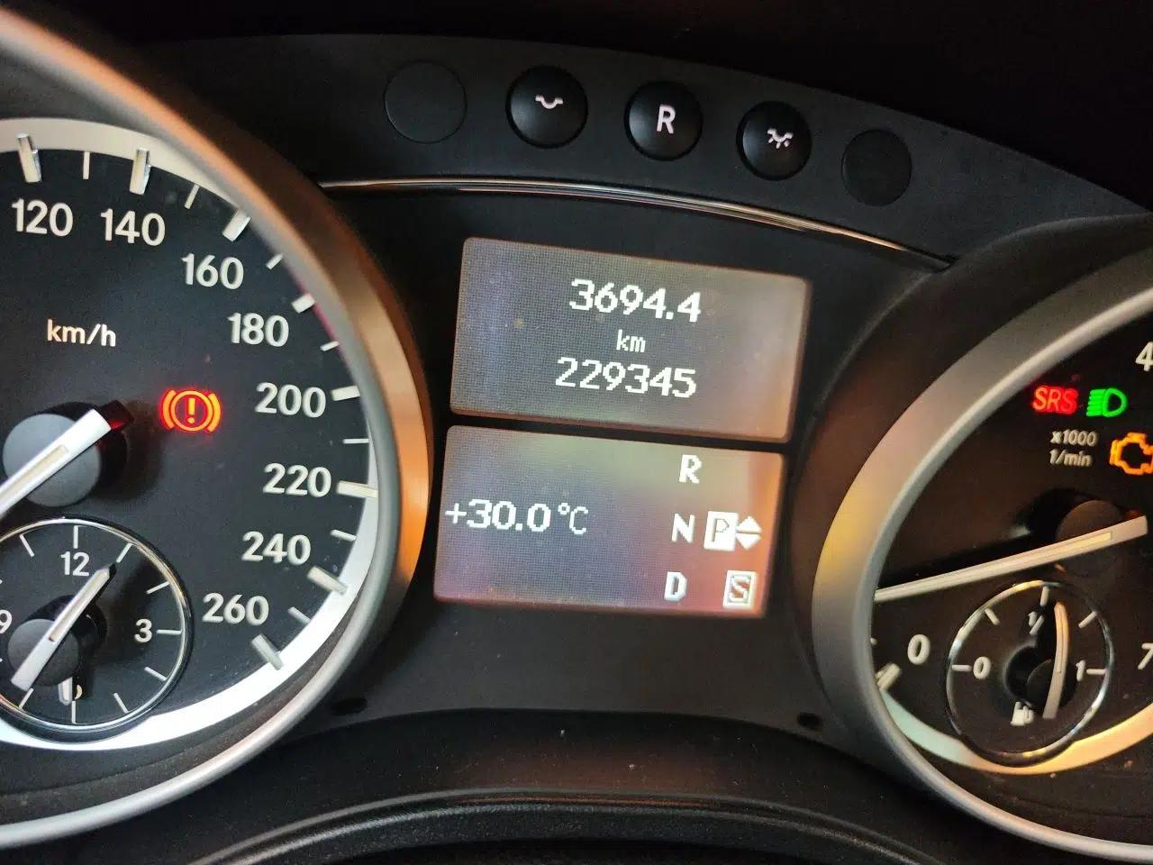 Mercedes-Benz GL-Class 2011 GL 450 4MATIC Prestige Edition — миниатюра 13