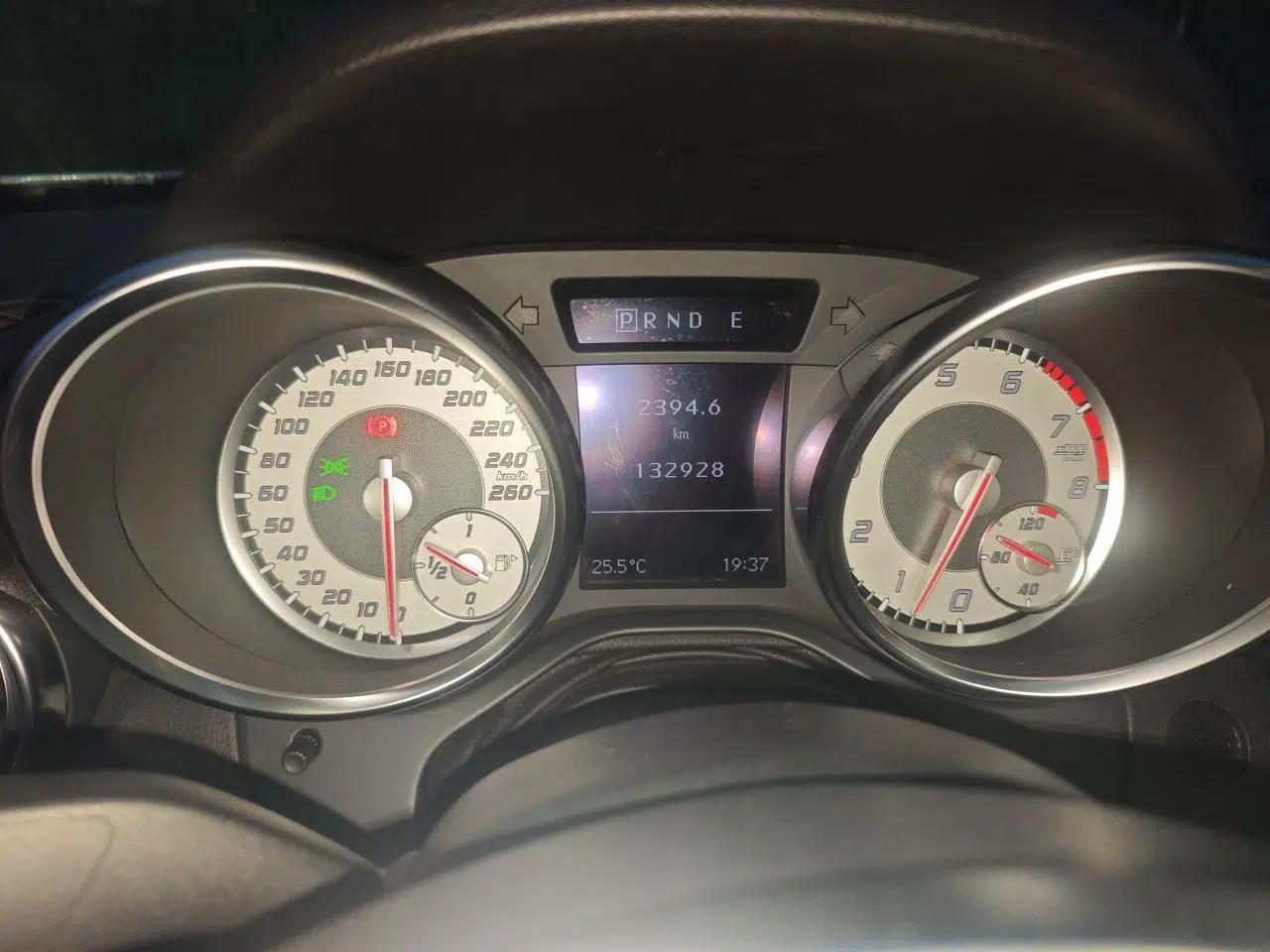 Mercedes-Benz SLK-Class 2011 SLK 200 Fashion Model — миниатюра 12