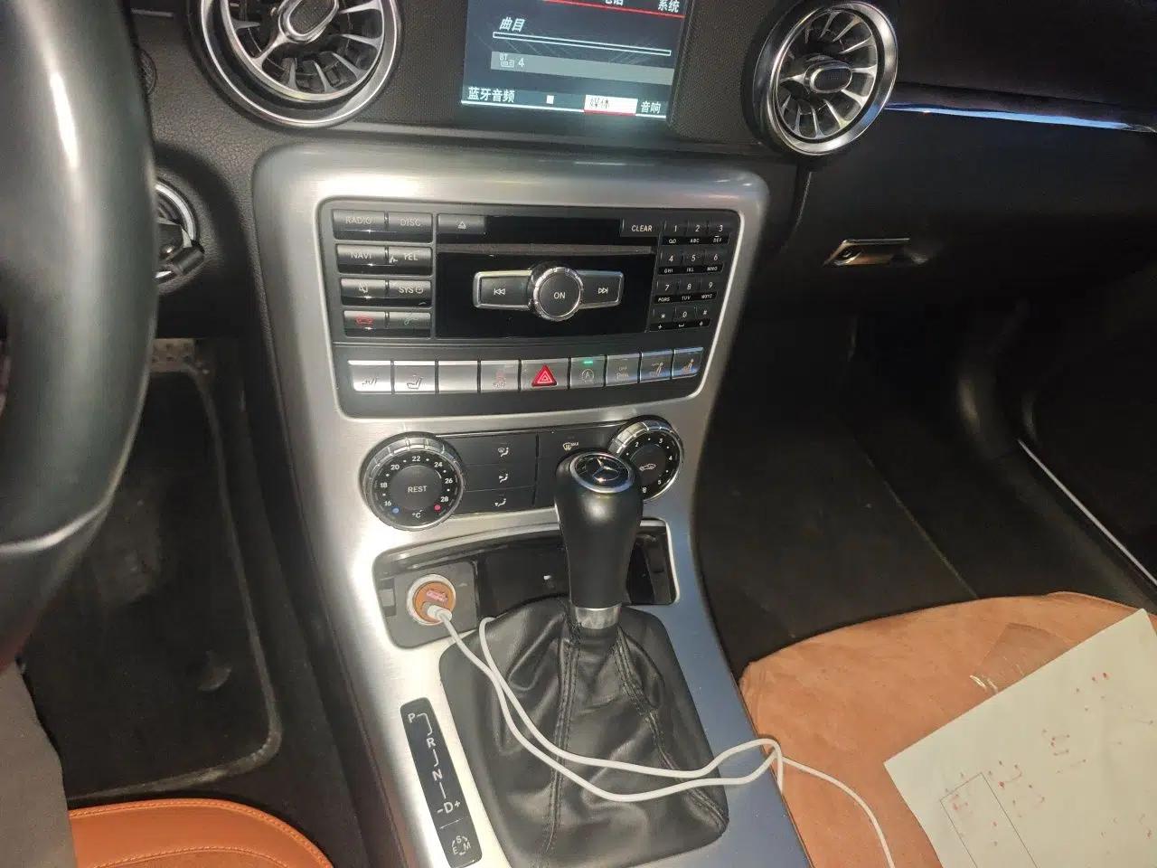 Mercedes-Benz SLK-Class 2011 SLK 200 Fashion Model — миниатюра 14