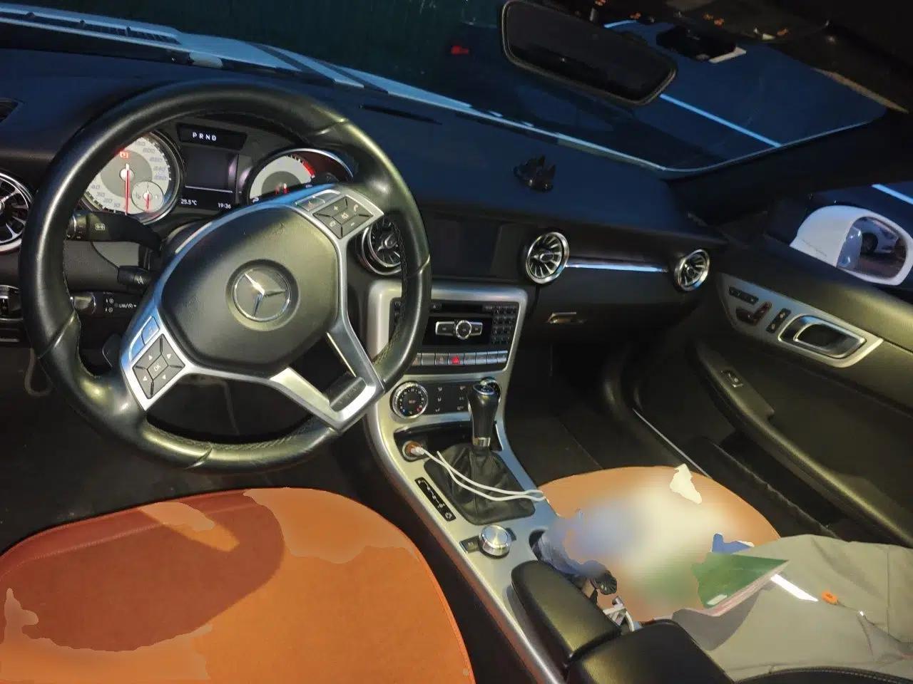 Mercedes-Benz SLK-Class 2011 SLK 200 Fashion Model — миниатюра 10