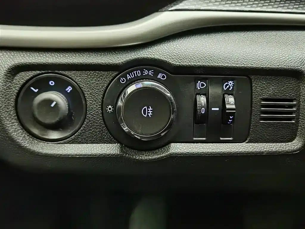 Buick Verano 2019 18T Automatic Connected Elite Model (China VI Emission Standard) — миниатюра 21