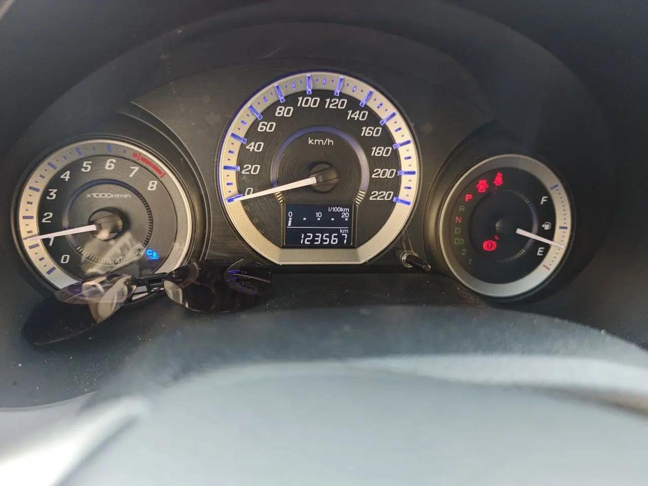 Honda City Classic 2014 Style 1.5L Automatic Elite Edition — миниатюра 12
