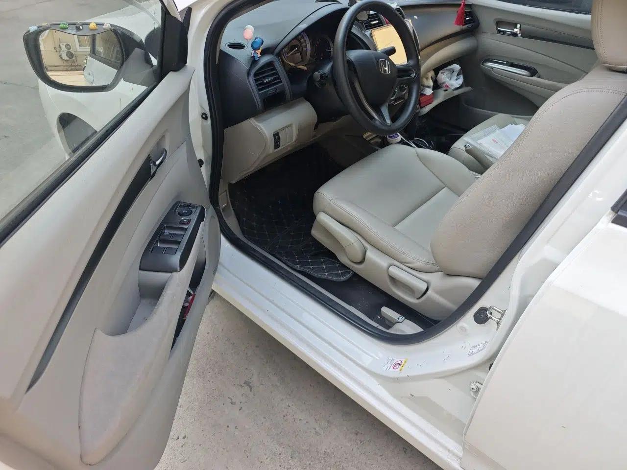 Honda City Classic 2014 Style 1.5L Automatic Elite Edition — миниатюра 17