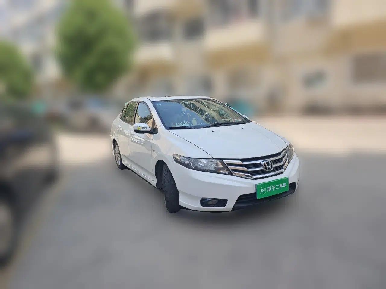 Honda City Classic 2014 Style 1.5L Automatic Elite Edition — миниатюра 3