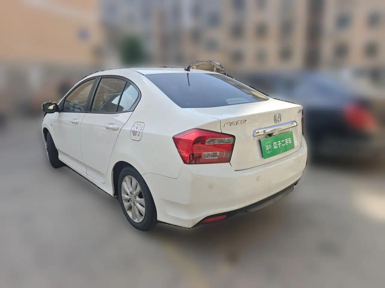 Honda City Classic 2014 Style 1.5L Automatic Elite Edition — миниатюра 4