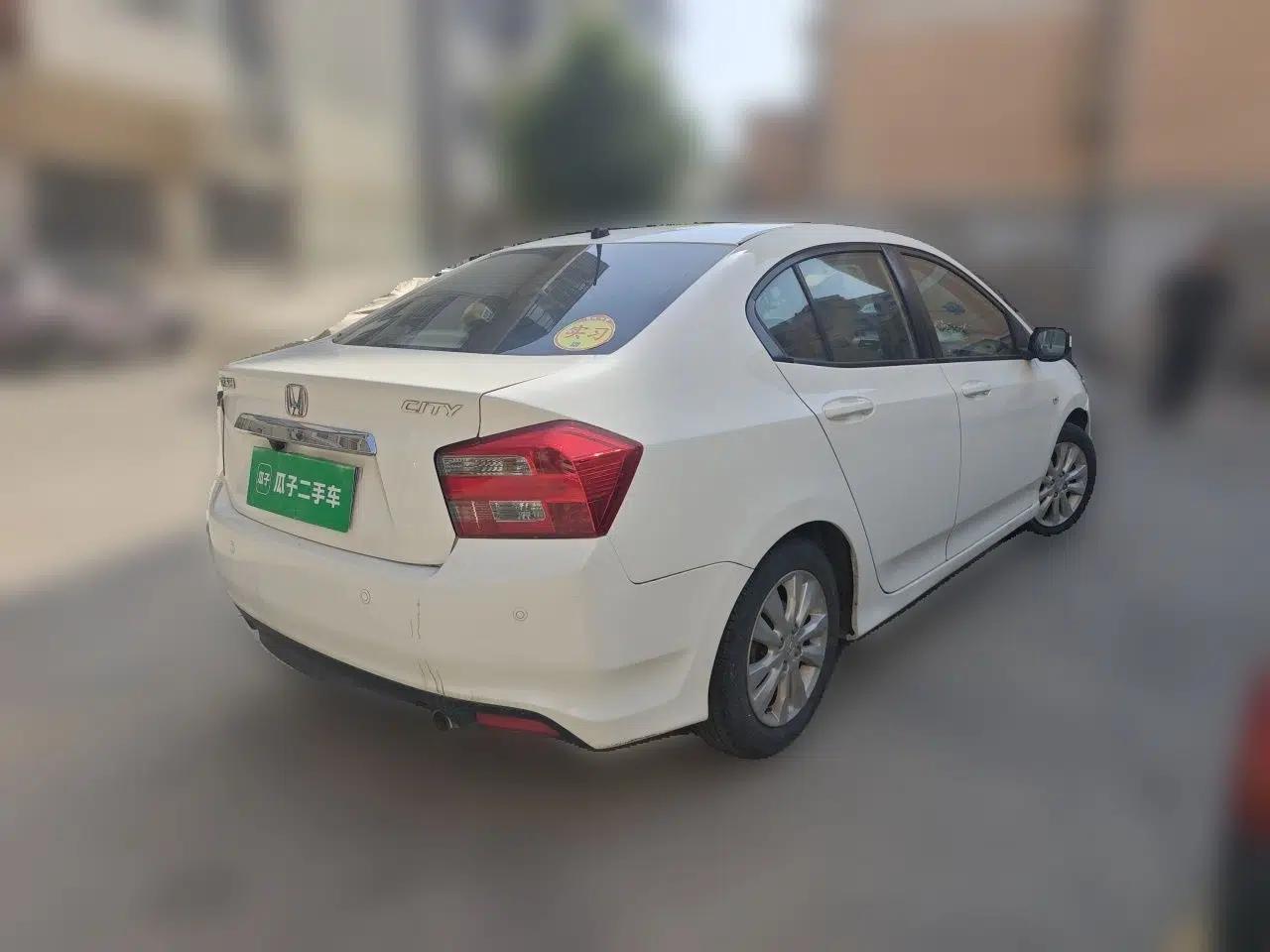 Honda City Classic 2014 Style 1.5L Automatic Elite Edition — миниатюра 6
