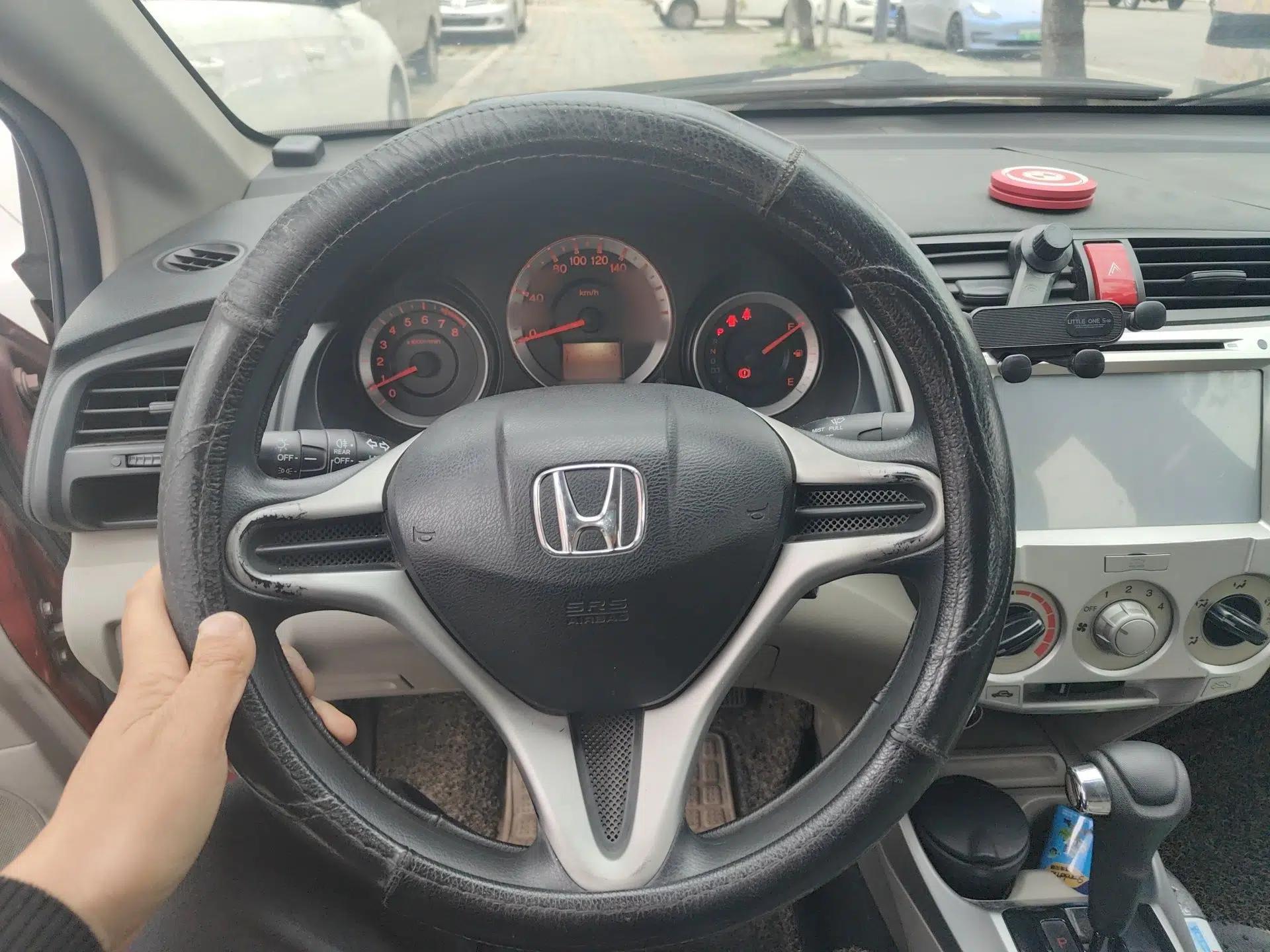 Honda City Classic 2011 1.5L Automatic Elite Edition — миниатюра 11