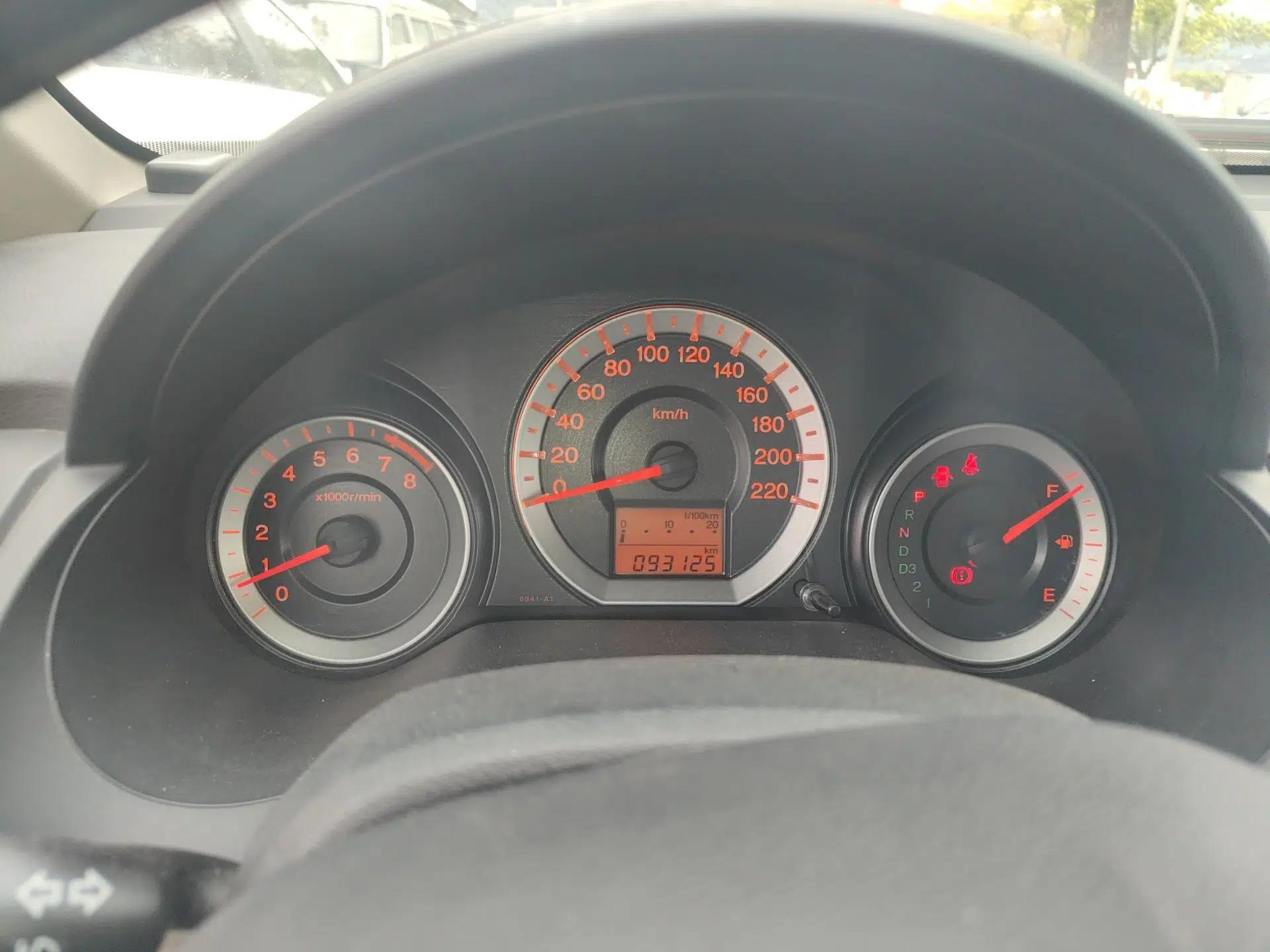 Honda City Classic 2011 1.5L Automatic Elite Edition — миниатюра 12