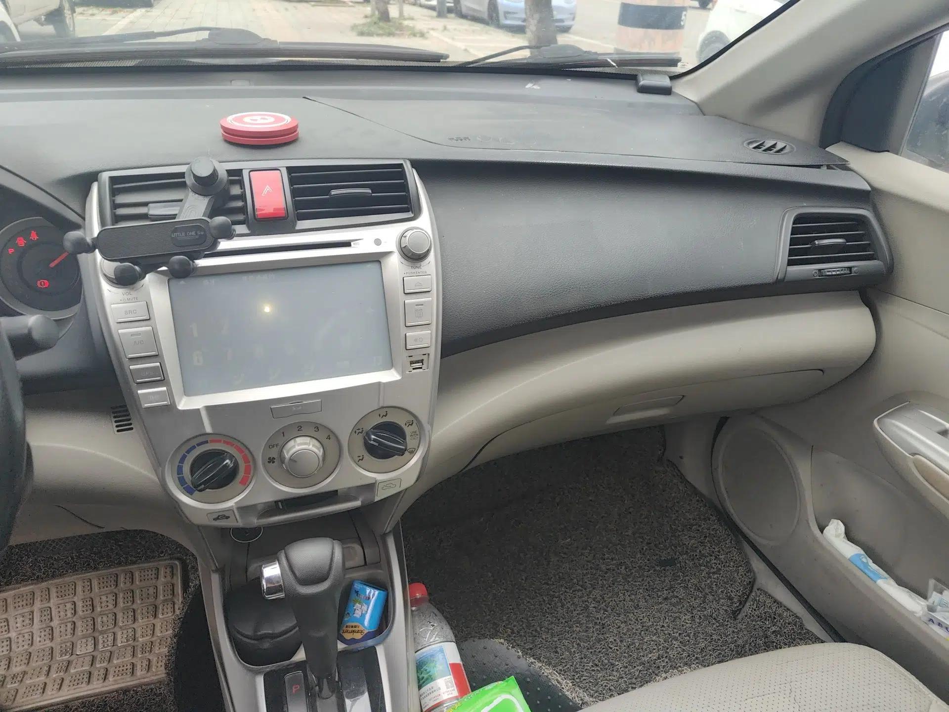 Honda City Classic 2011 1.5L Automatic Elite Edition — миниатюра 14