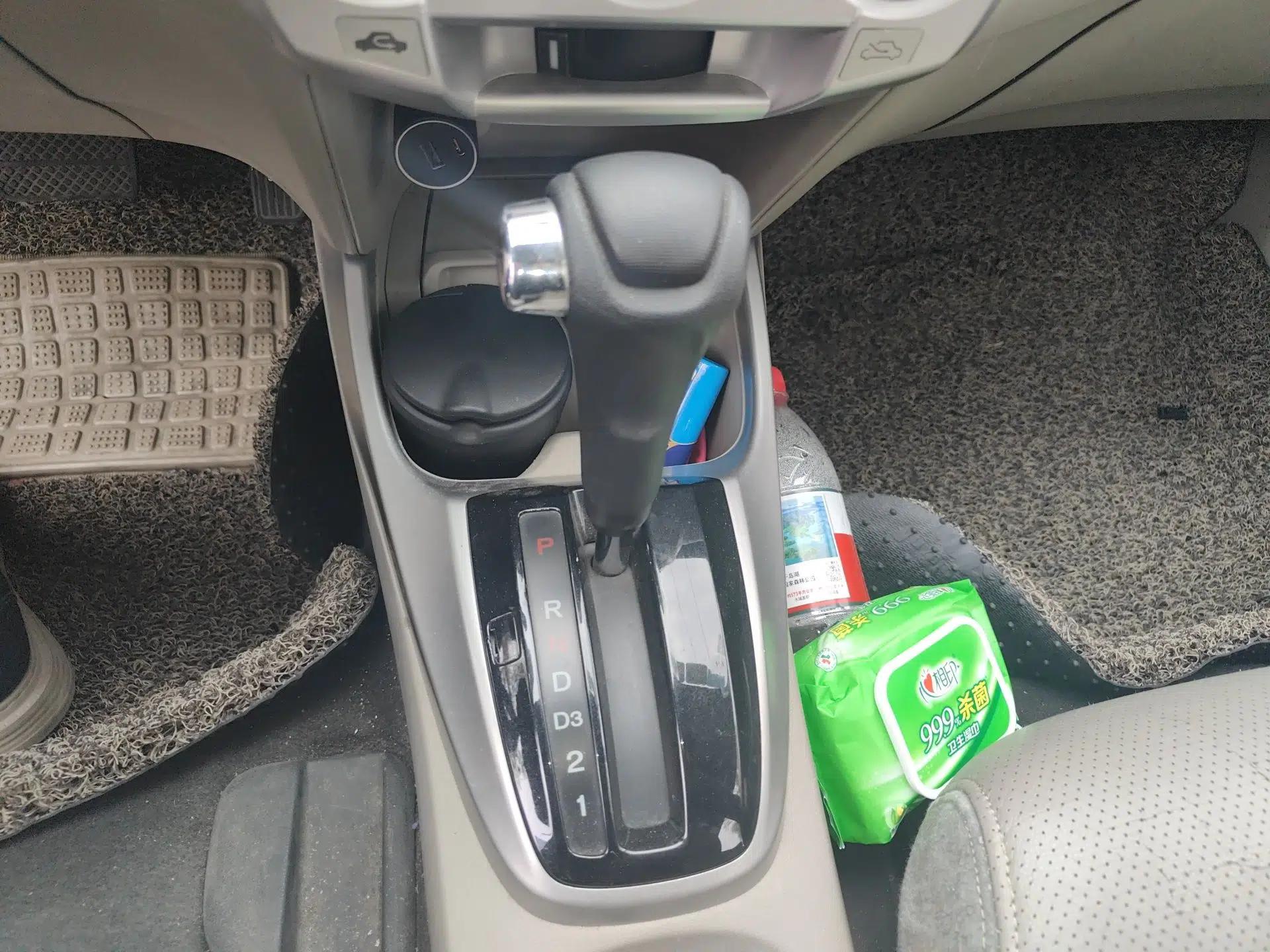Honda City Classic 2011 1.5L Automatic Elite Edition — миниатюра 15