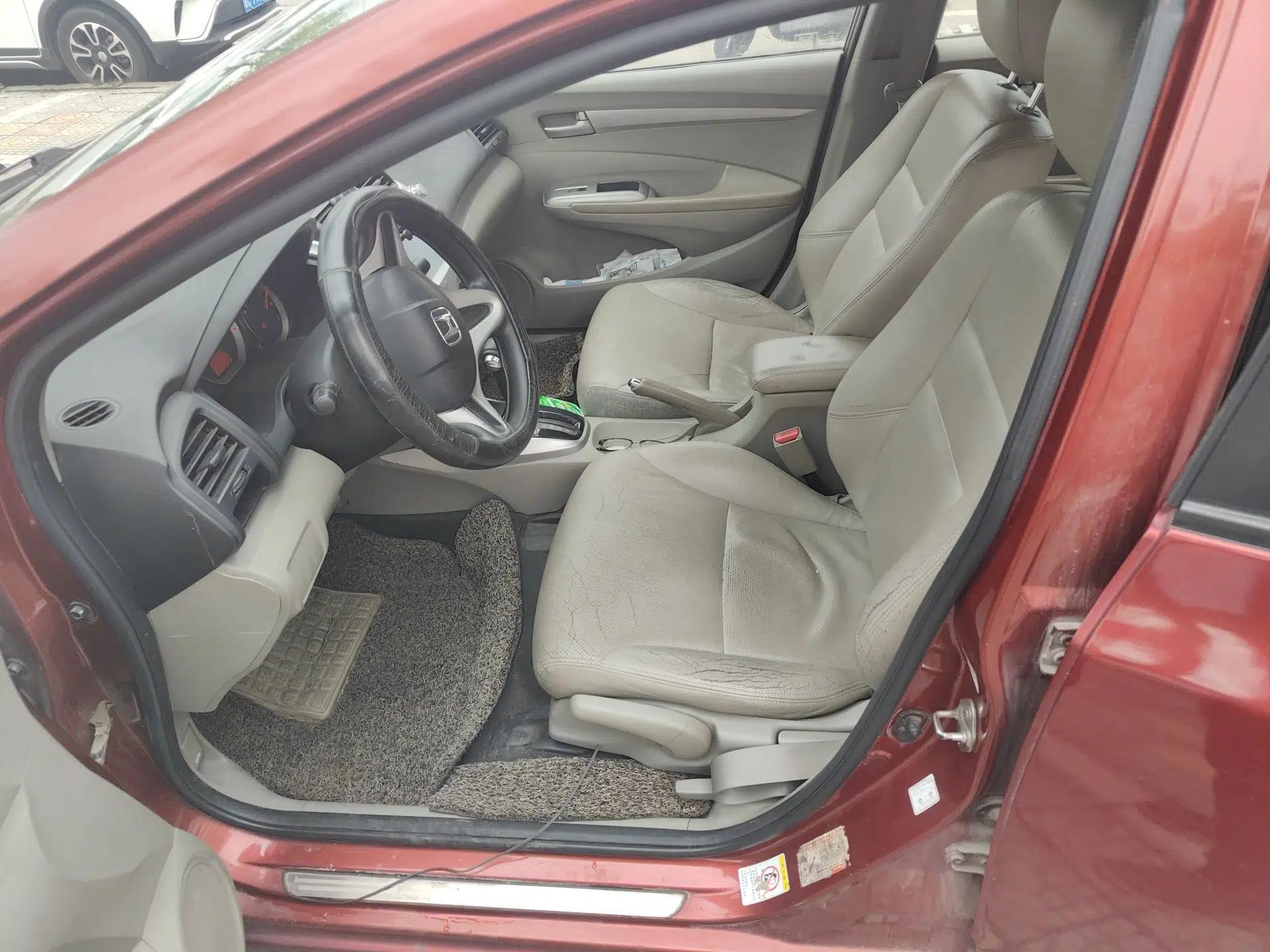 Honda City Classic 2011 1.5L Automatic Elite Edition — миниатюра 16