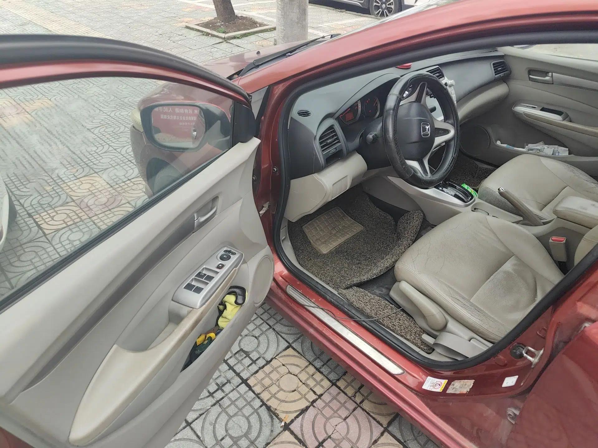 Honda City Classic 2011 1.5L Automatic Elite Edition — миниатюра 17