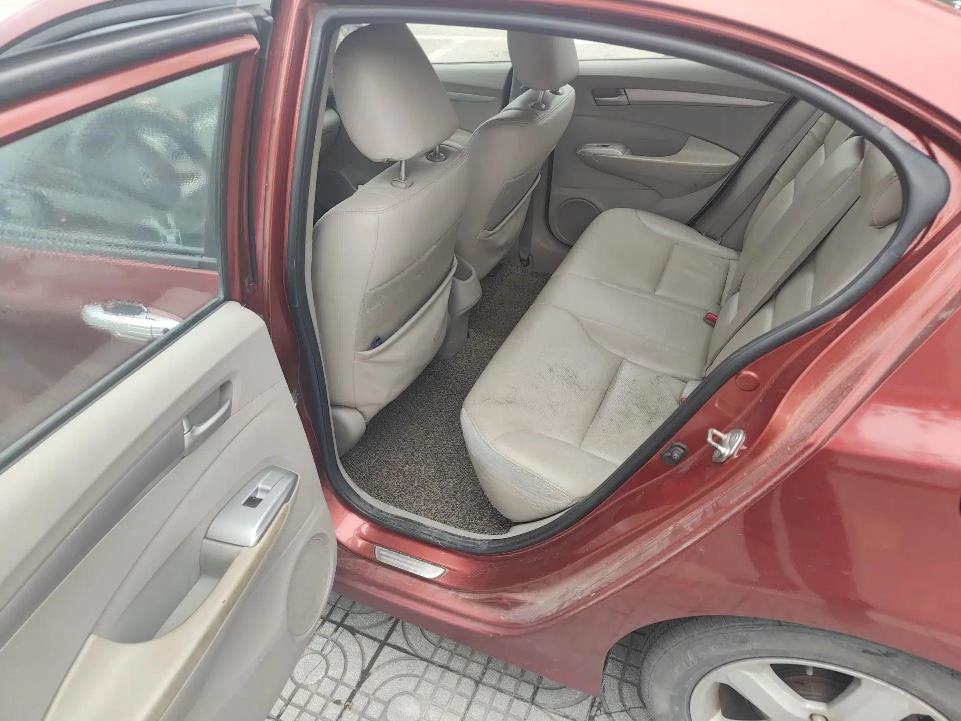 Honda City Classic 2011 1.5L Automatic Elite Edition — миниатюра 18