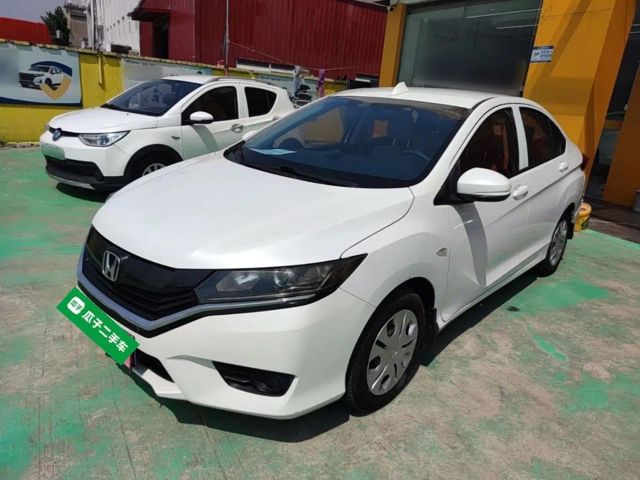 Honda Greiz 2016 1.5L CVT Classic Edition — миниатюра 1