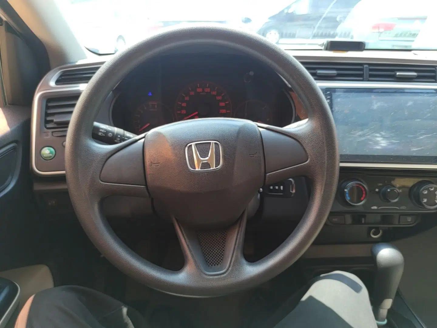 Honda Greiz 2016 1.5L CVT Classic Edition — миниатюра 13