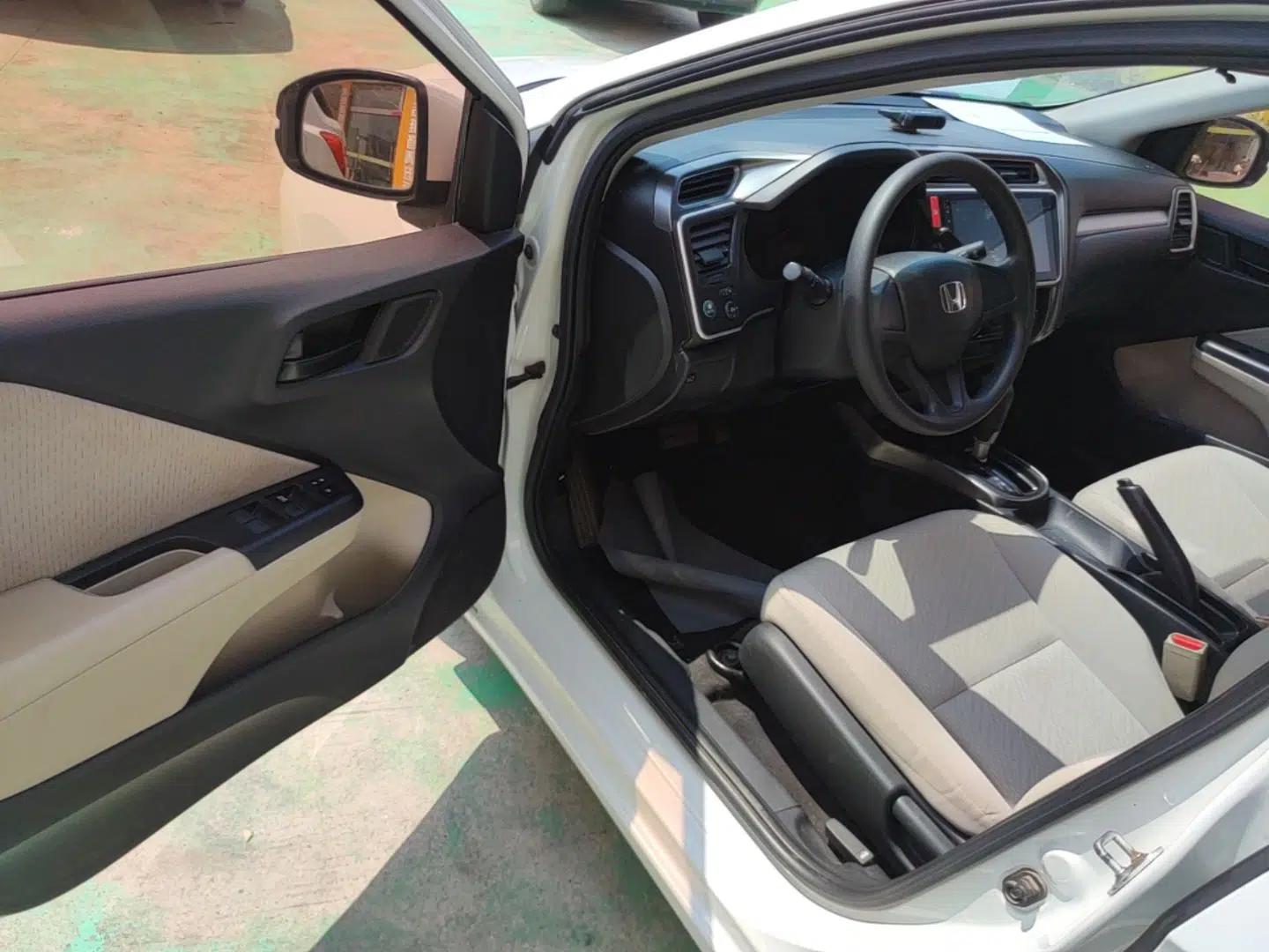 Honda Greiz 2016 1.5L CVT Classic Edition — миниатюра 18
