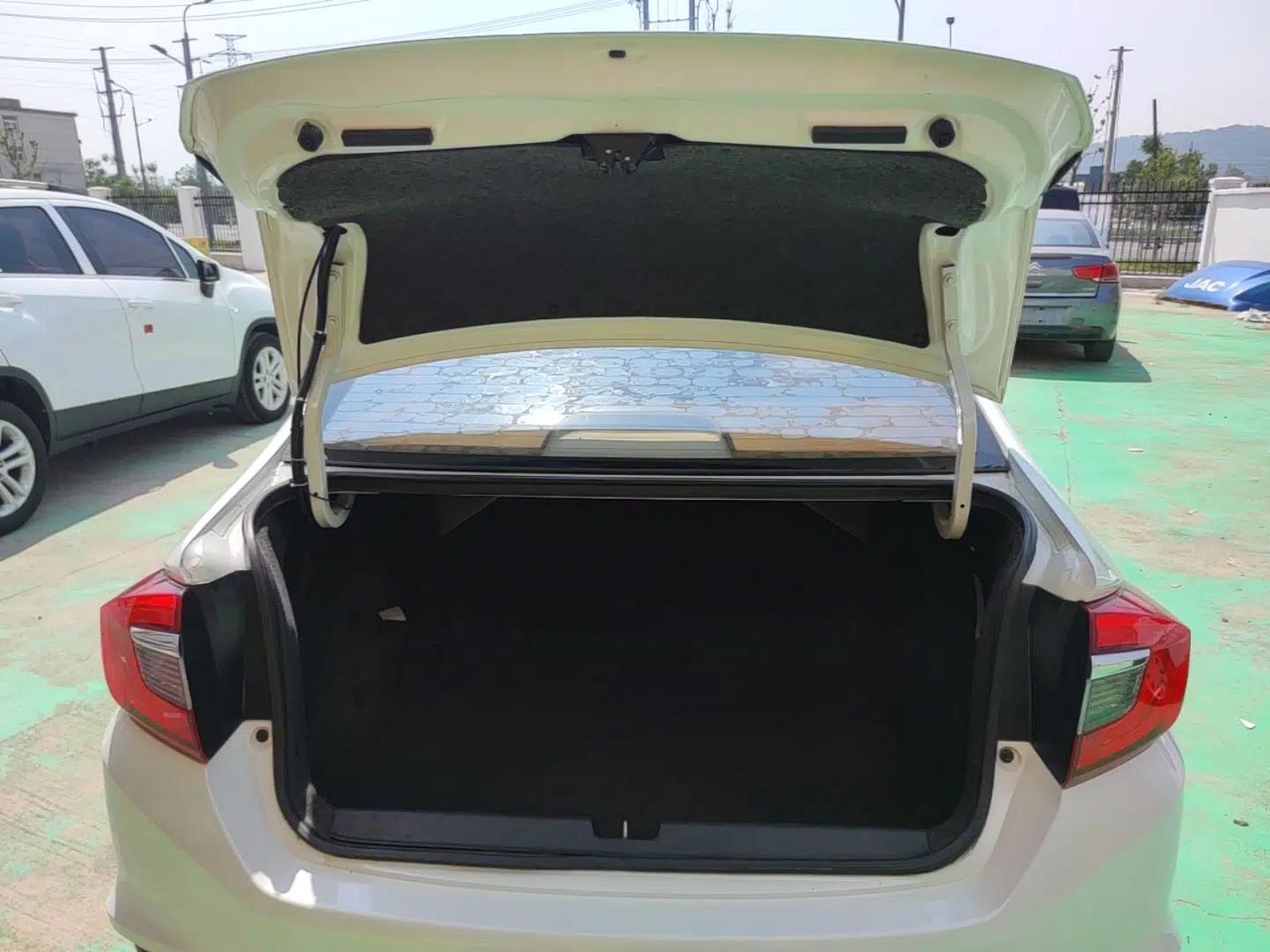 Honda Greiz 2016 1.5L CVT Classic Edition — миниатюра 21
