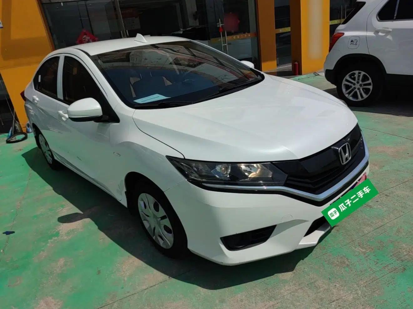 Honda Greiz 2016 1.5L CVT Classic Edition — миниатюра 6