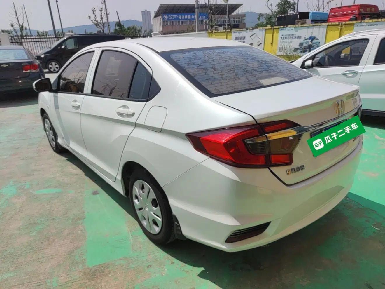 Honda Greiz 2016 1.5L CVT Classic Edition — миниатюра 7