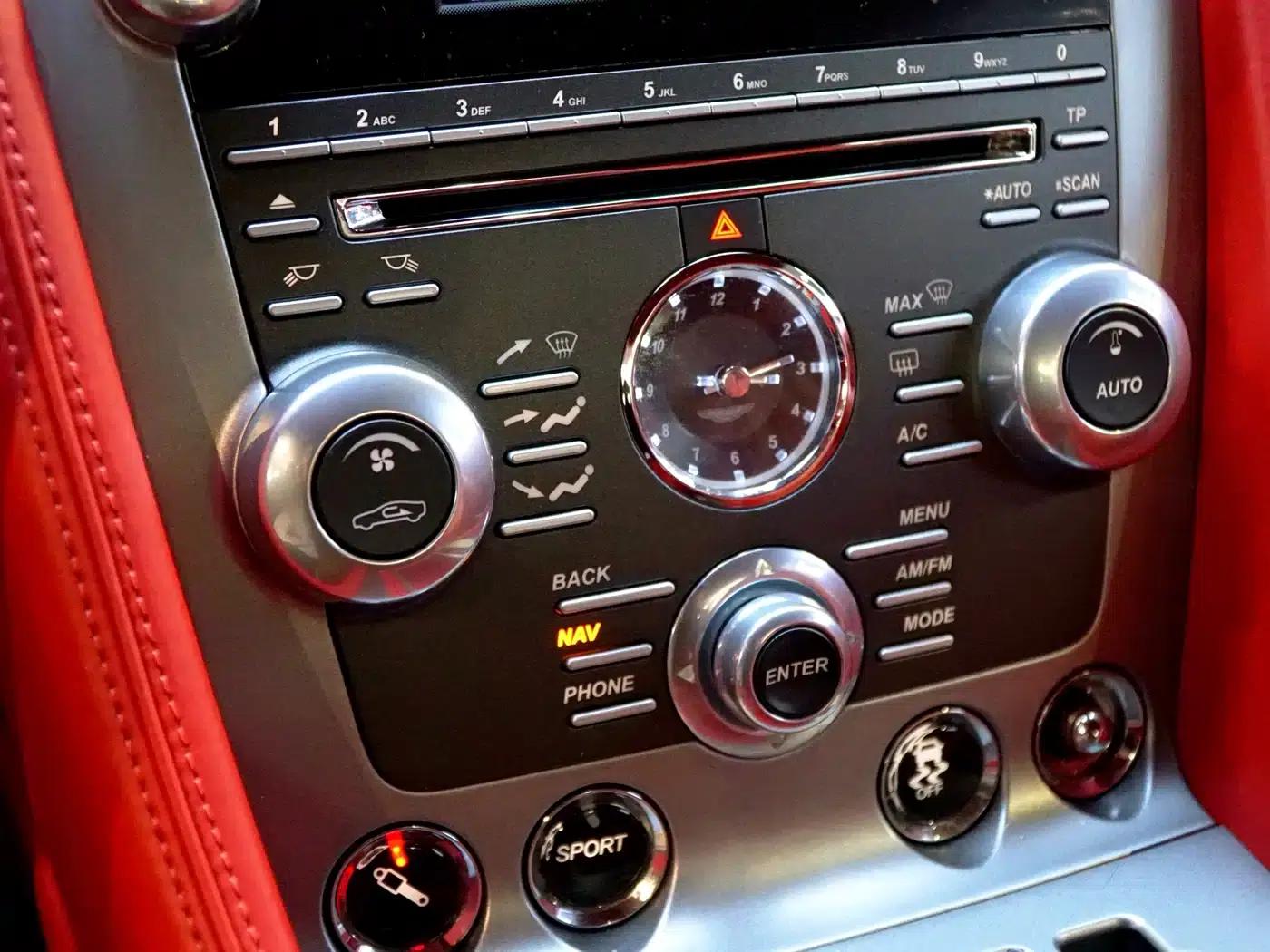Aston Martin DB9 2013 6.0L Coupe — миниатюра 14