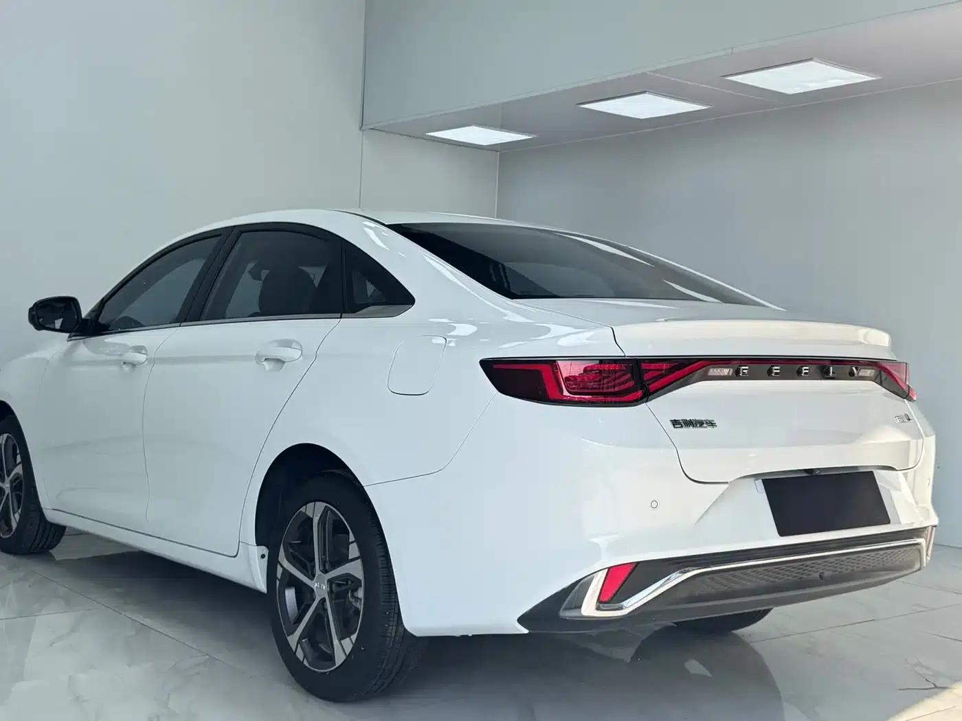Geely Emgrand L 2022 1.4T CVT Supreme Edition — миниатюра 4