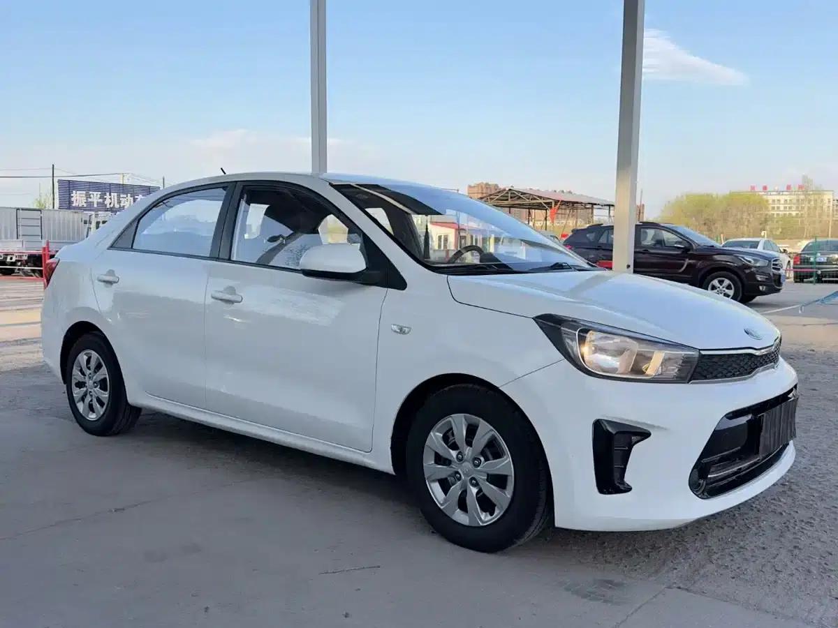 Kia K2 2017 1.4L Manual Smart Fashion Edition — миниатюра 3