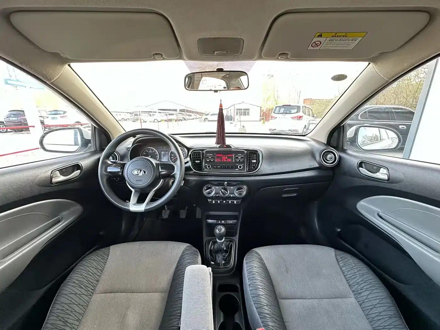 Kia K2 2017 1.4L Manual Smart Fashion Edition — миниатюра 4