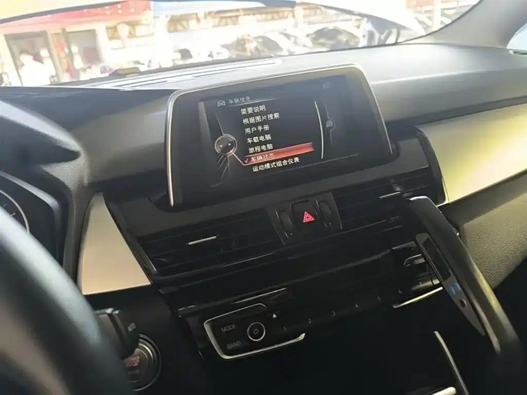 2015 BMW 2 Series Gran Tourer 218i Leading Edition — миниатюра 13
