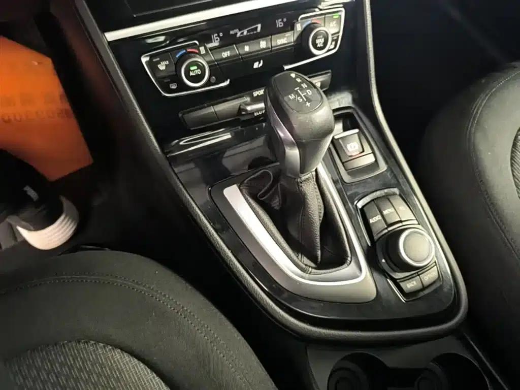 2015 BMW 2 Series Gran Tourer 218i Leading Edition — миниатюра 14