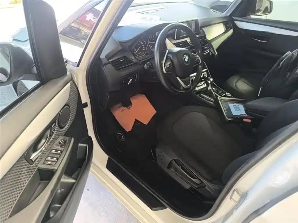 2015 BMW 2 Series Gran Tourer 218i Leading Edition — миниатюра 16