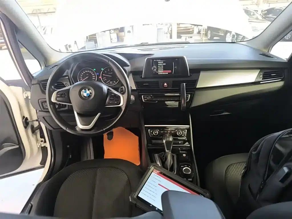 2015 BMW 2 Series Gran Tourer 218i Leading Edition — миниатюра 10