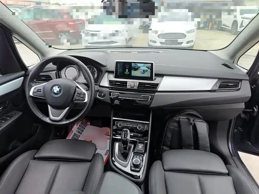 BMW 2 Series Gran Tourer 2019 220i Leading Edition — миниатюра 10