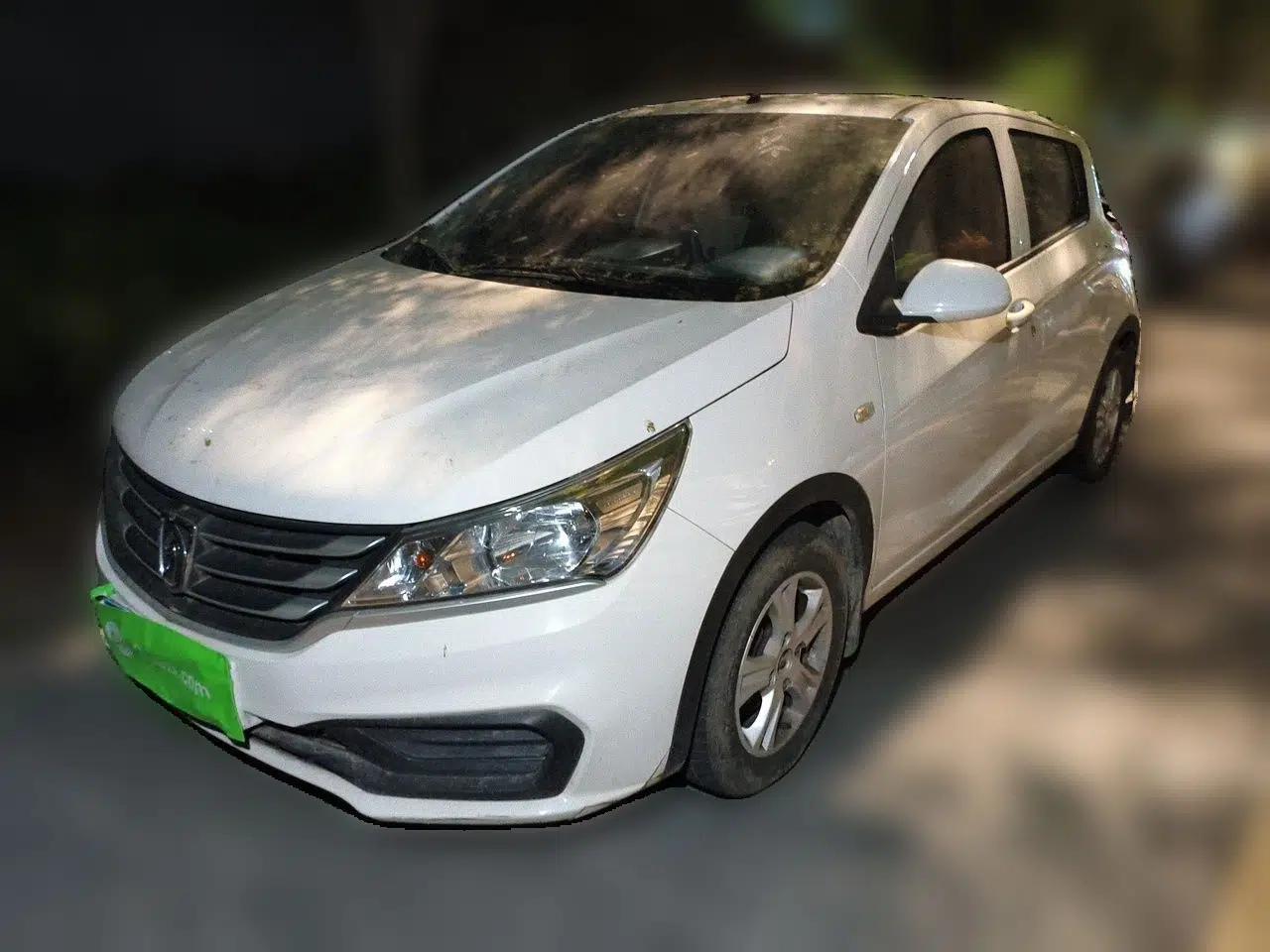 Baojun 310 2016 1.2L manual Comfort trim level — миниатюра 1
