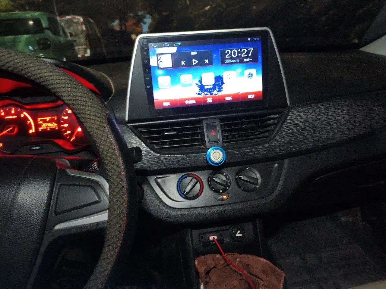 Baojun 310 2016 1.2L manual Comfort trim level — миниатюра 14