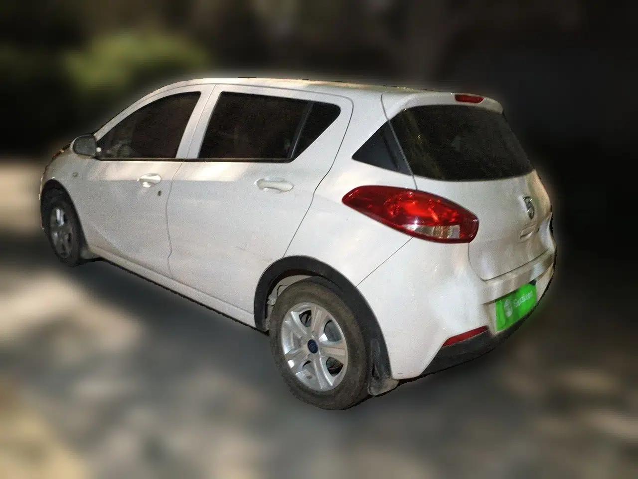 Baojun 310 2016 1.2L manual Comfort trim level — миниатюра 4