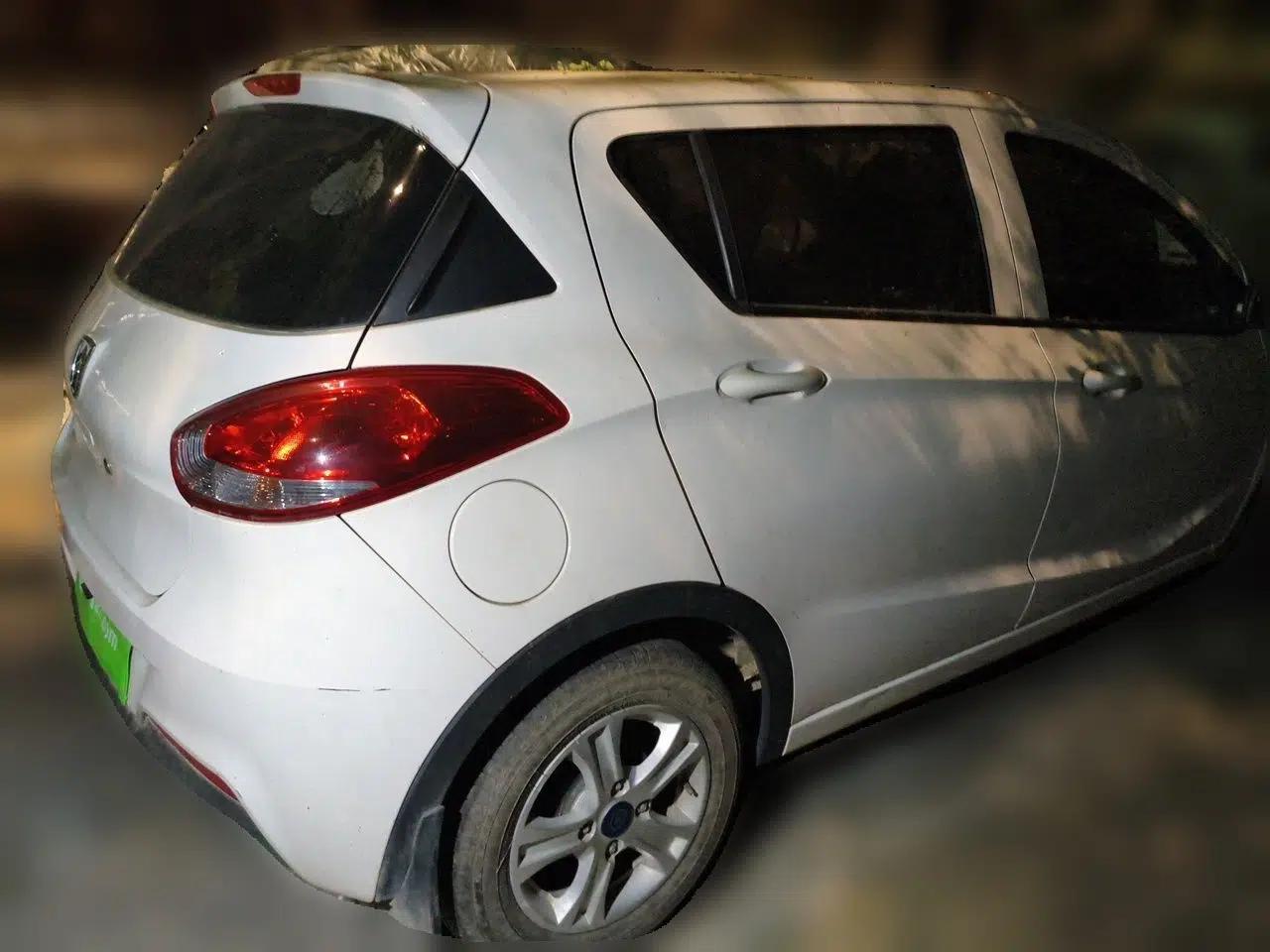 Baojun 310 2016 1.2L manual Comfort trim level — миниатюра 6