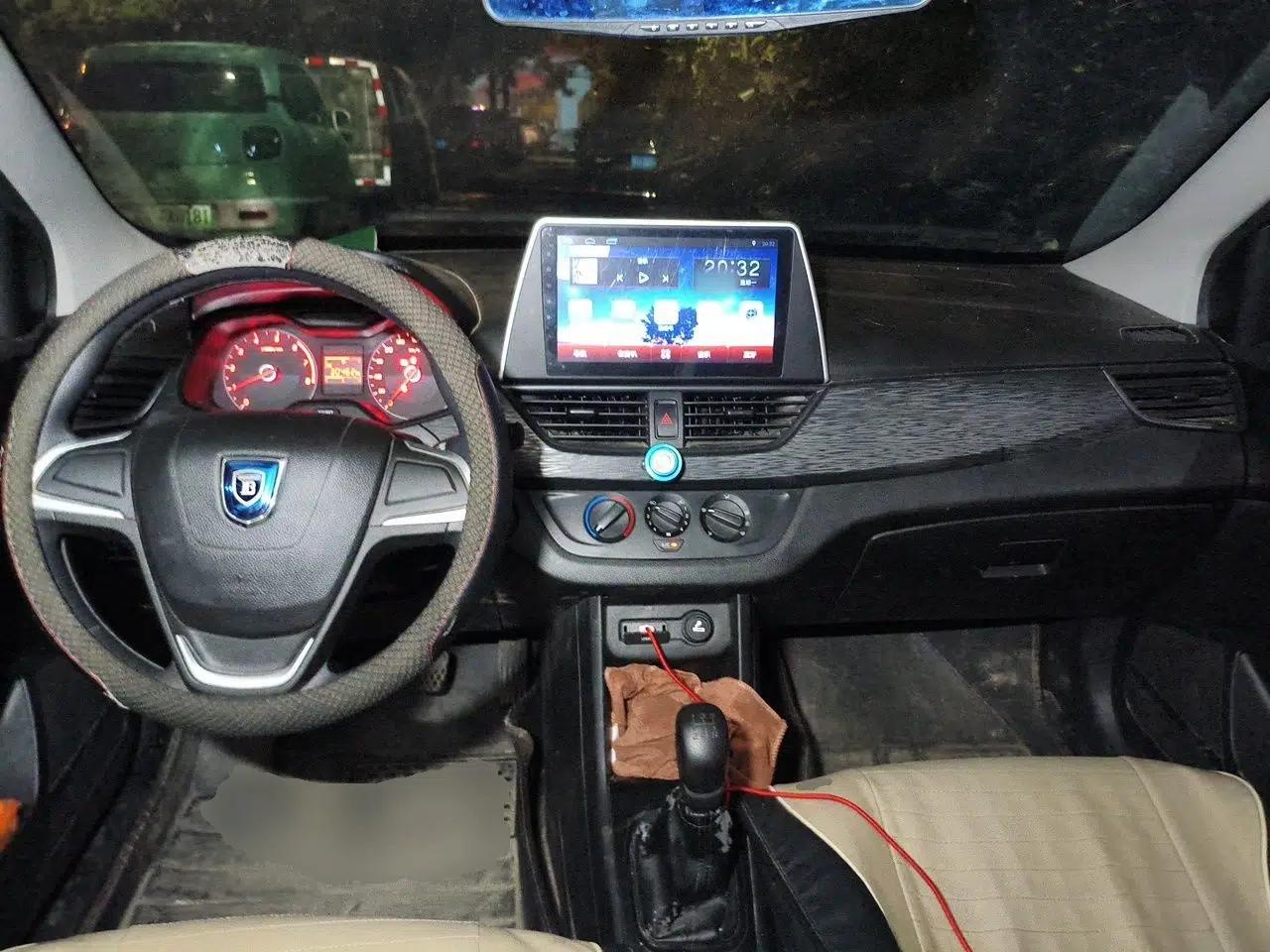 Baojun 310 2016 1.2L manual Comfort trim level — миниатюра 10