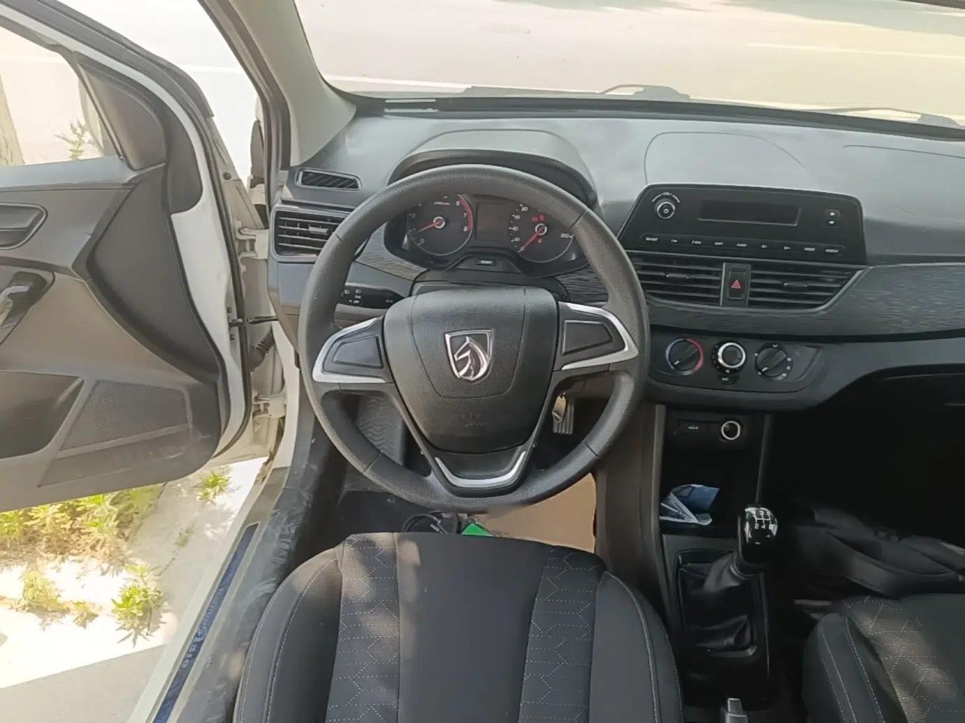 Baojun 310 2016 1.2L manual Comfort trim level — миниатюра 13