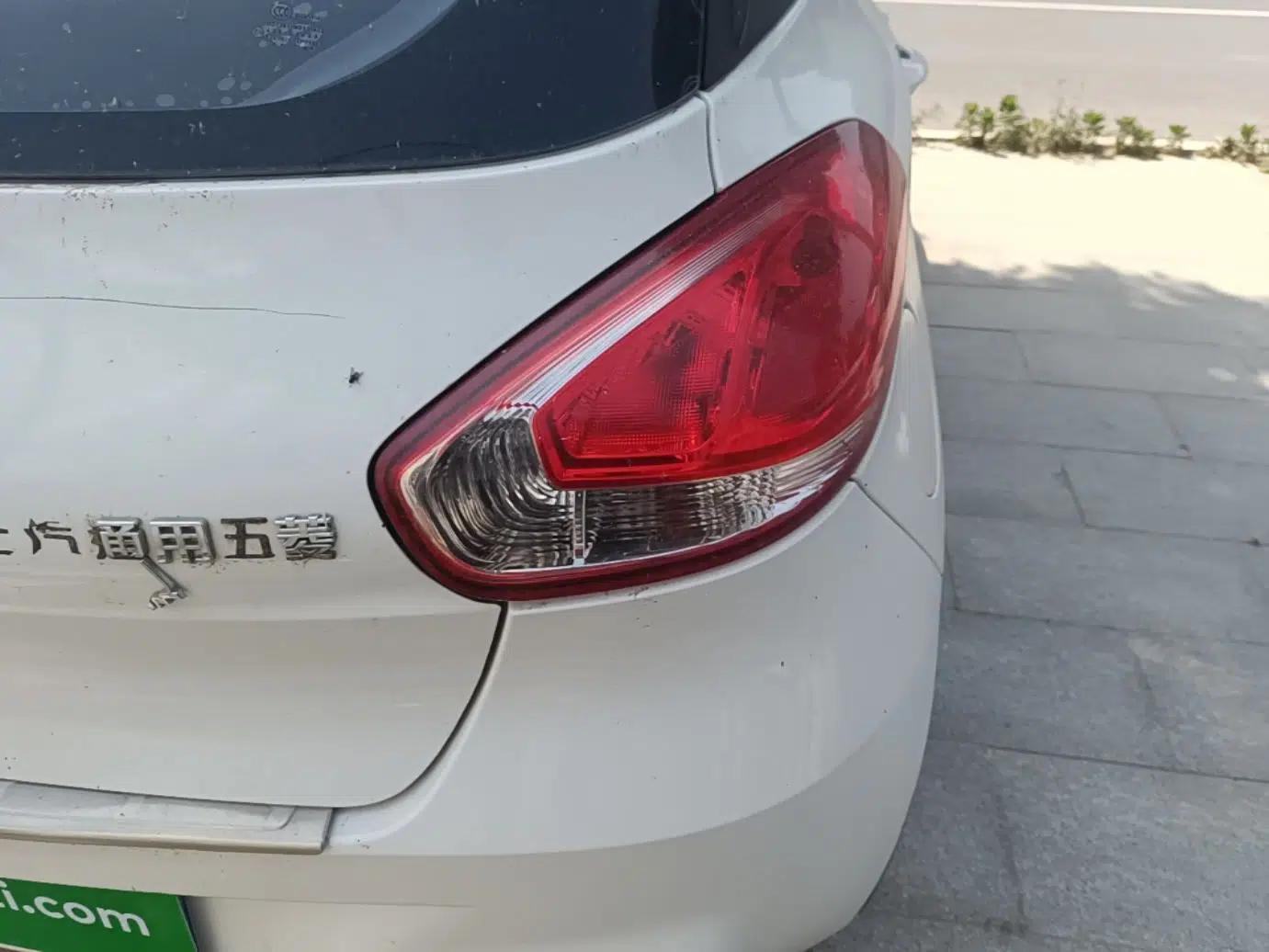 Baojun 310 2016 1.2L manual Comfort trim level — миниатюра 8