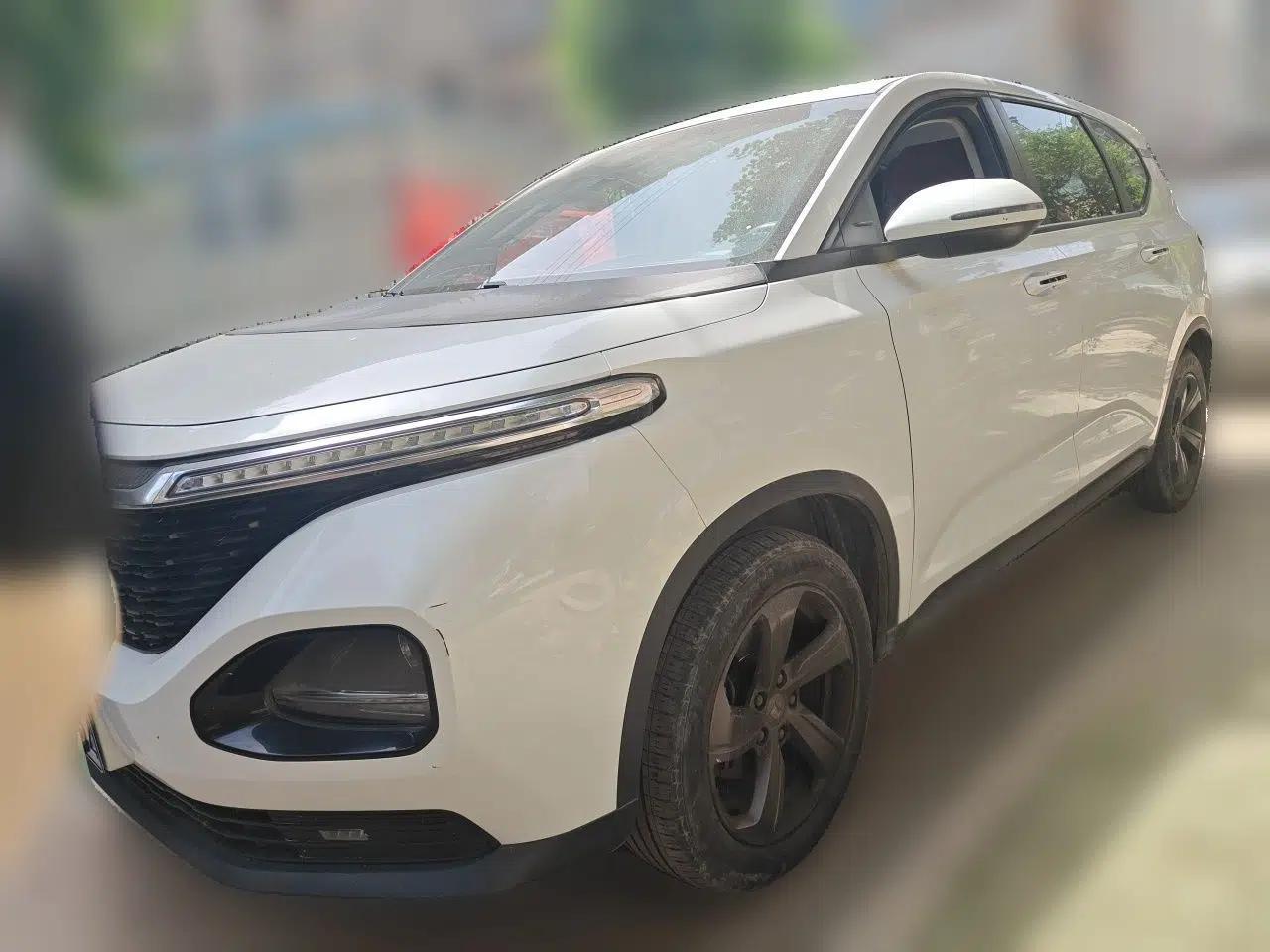 Baojun RM-5 2019 1.5T Manual Elite Version with 24-Hour Online Service 6 Seats — миниатюра 1